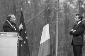 Macron avec Gattaz à l’Université d’été du Medef le 27 août 2015, où il a pu une nouvelle fois donner des gages de son amour pour le patronat.