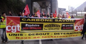 Les travailleurs de Graftech-Carbone Savoie en manifestation contre la fermeture de l'usine de Notre-Dame-De-Briançon