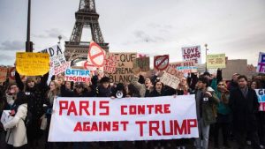 une-manifestation-anti-trump-dans-les-rues-de-paris