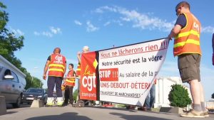 greve-des-routiers-et-crainte-de-penurie-de-carburant-20170529-1006-e14665-0@1x (2)